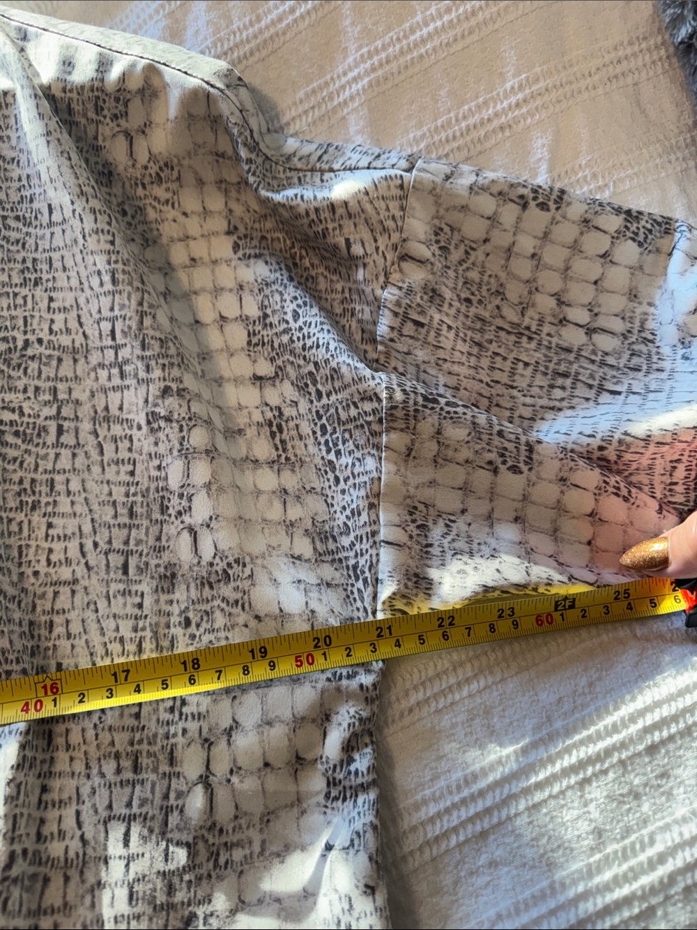 Dynamite Neutral Snake-Print Button-Front Blouse - Picture 6 of 8